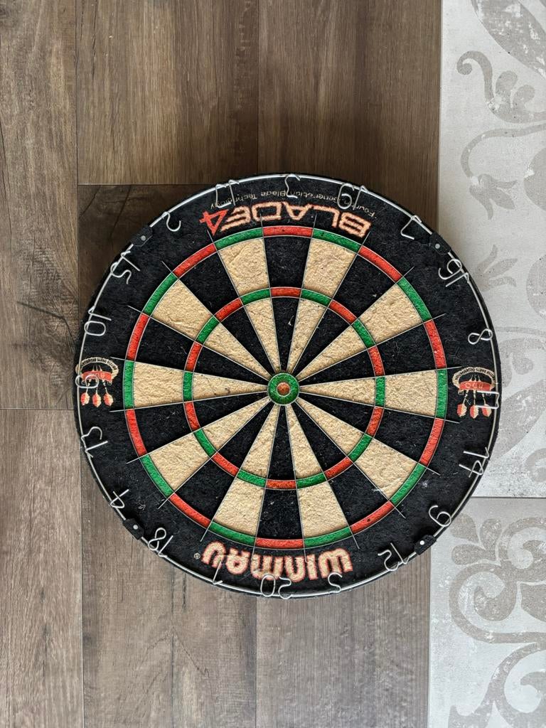 Dart bord, Sport en Fitness, Darts, Ophalen, Zo goed als nieuw, Pijlen