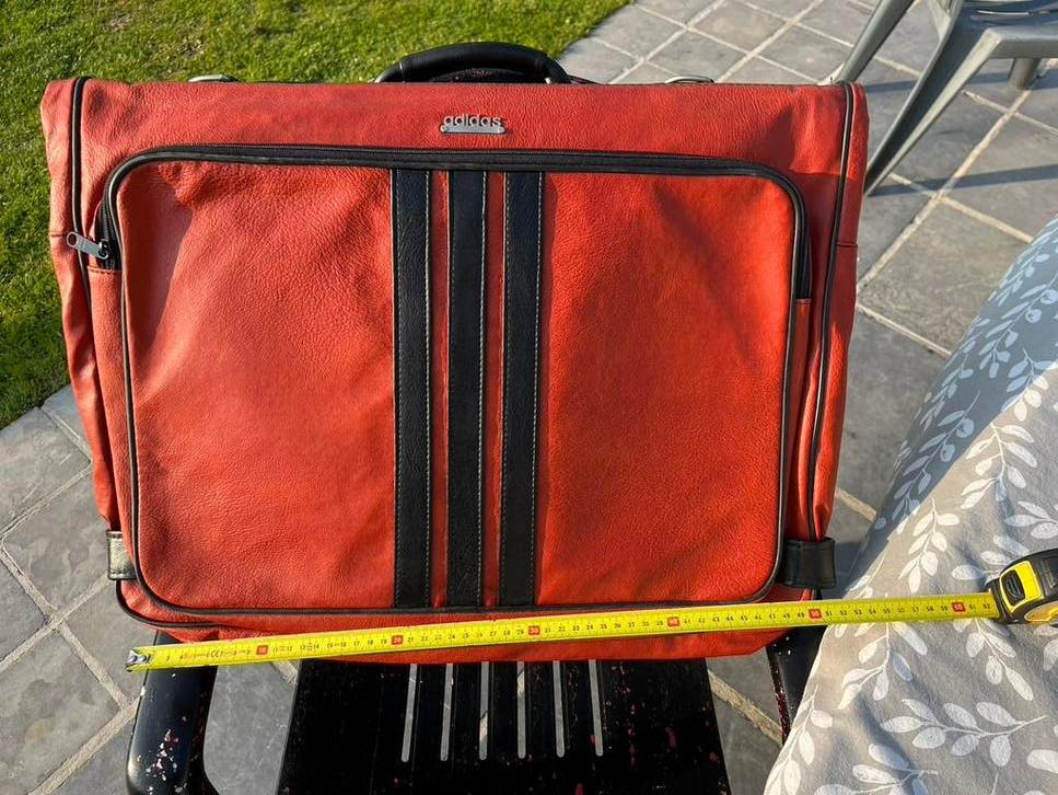 Adidas reiskoffer/tas voor kostuums verzamelstukje, Ophalen, Zo goed als nieuw
