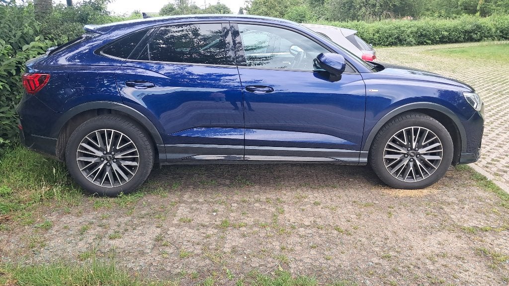 Audi Q3  1.5Tfsi Automaat 150pk 08/2024, Auto's, Audi, 4 cilinders, Blauw, Alcantara, Regensensor