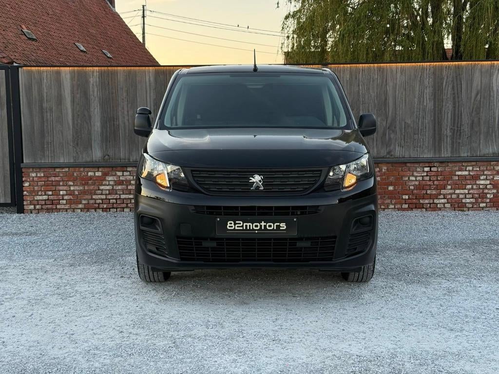 peugeot partner/1.5hdi/pdc/trekhaak/bluetooth/3-zit/87000km, Auto's, Voorwielaandrijving, Stof, Zwart, Bedrijf