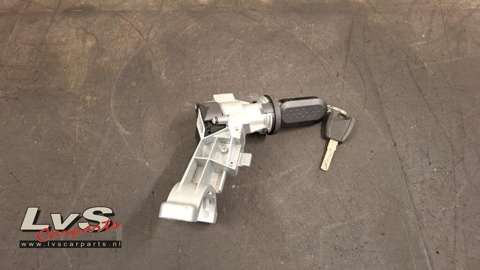 Serrure de contact + clé d'un Iveco New Daily, -, 3 mois de garantie, Utilisé, Autres marques automobiles