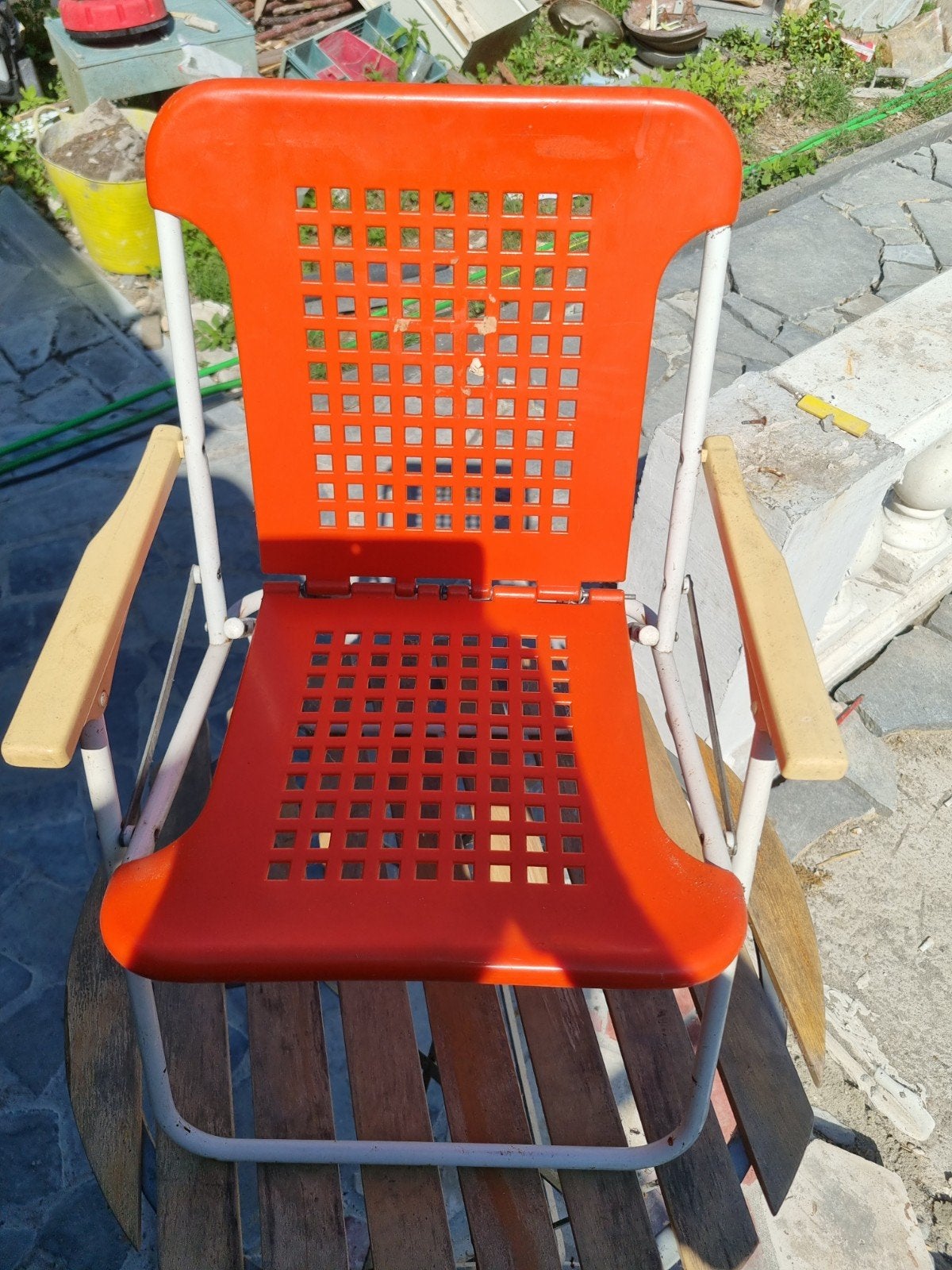 Ancienne chaise enfant année 70 orange 0475 29 57 58. Merci, Enlèvement