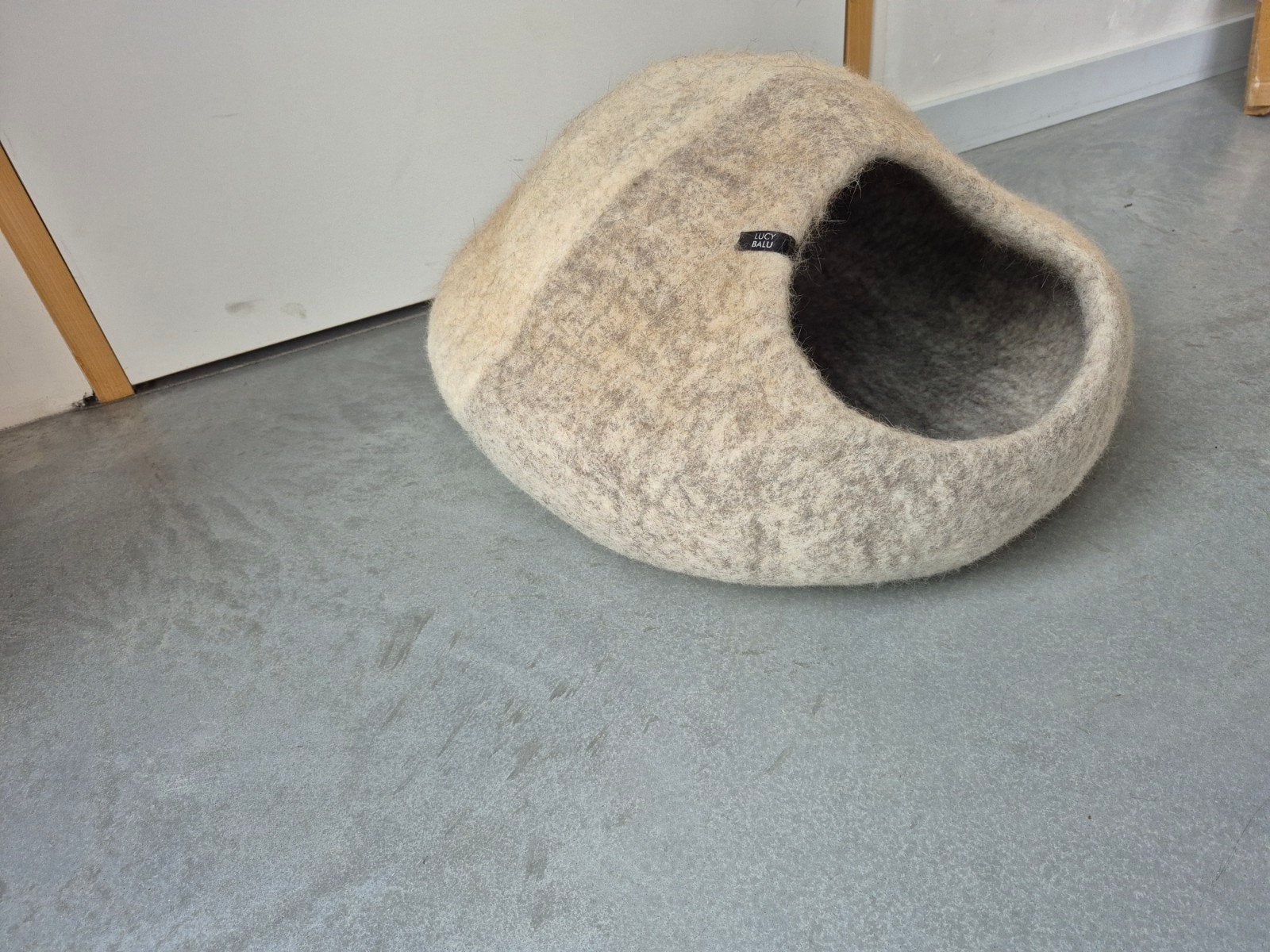 Kattengrot LucyBaly - grijs/wit, Animaux & Accessoires, Paniers pour chats, Enlèvement, Comme neuf, Laine