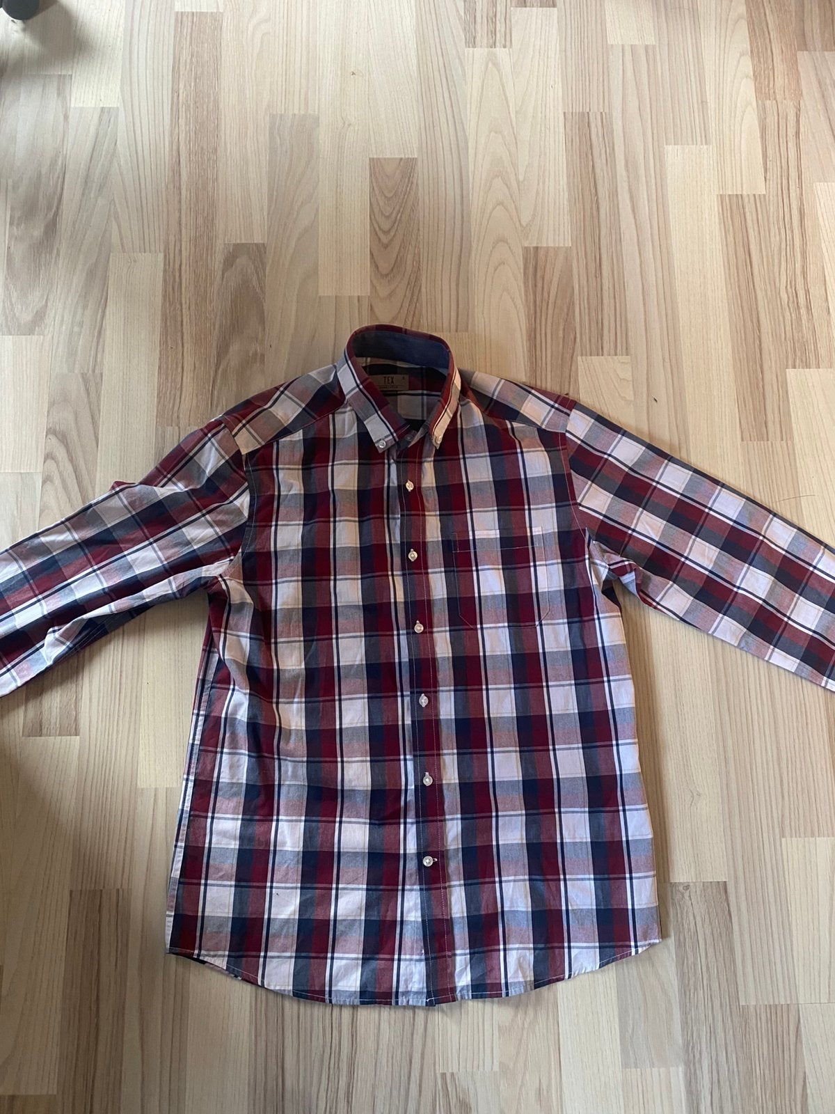 Chemise blanche à carreaux, Vêtements | Hommes, Envoi, Comme neuf, Blanc, Tour de cou 38 (S) ou plus petit