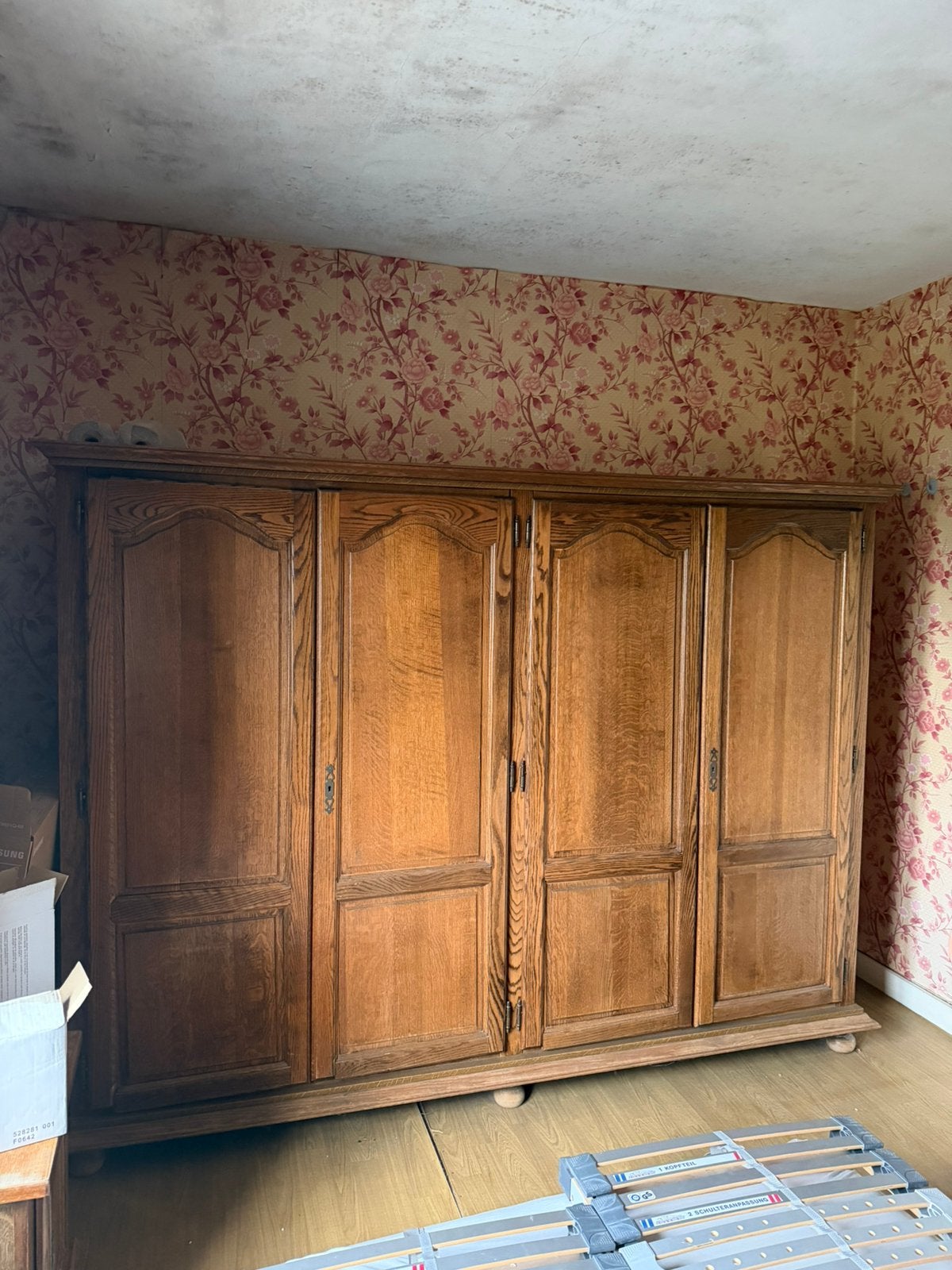 Grande garde-robe ancienne en bois – 4 portes – 2,40 m, Maison & Meubles, Chambre à coucher | Chambres à coucher complètes, Enlèvement