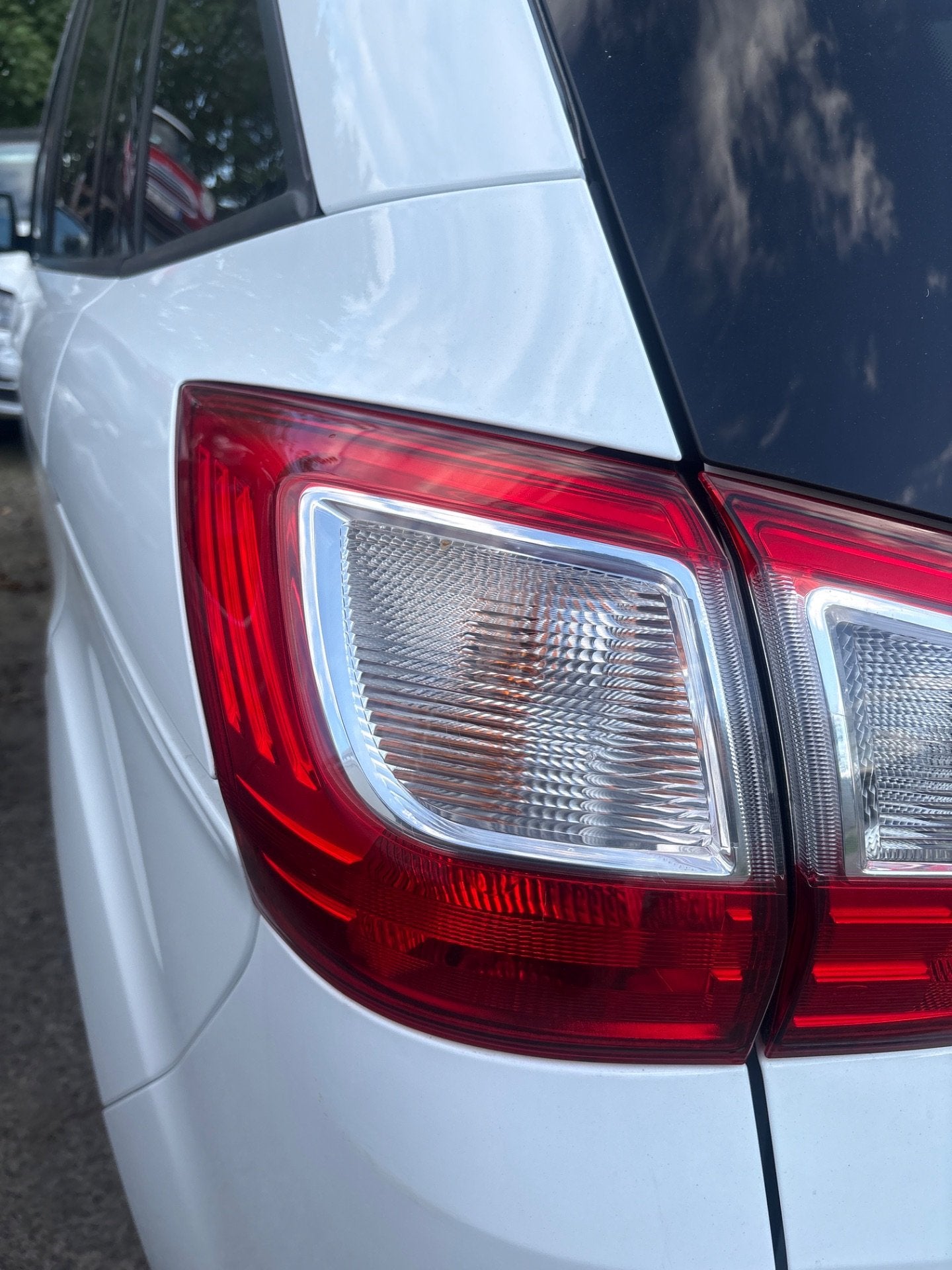 Feu arri re gauche Ford Grand C-Max, Info@ford.com, Ford Motor Company, American Road 1
48126  Dearborn, Ford