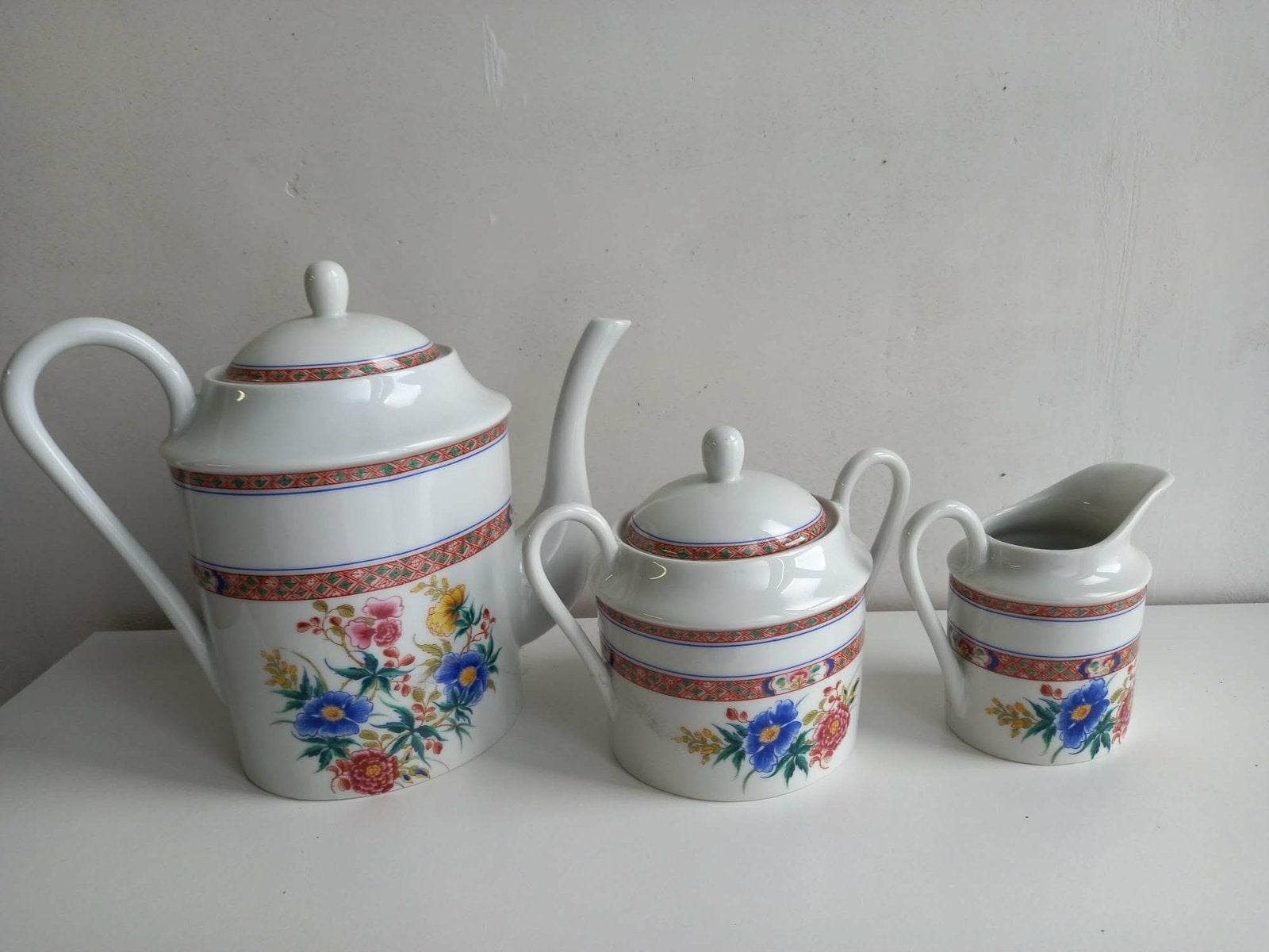 Service de Limoges 75 pièces  Modèle Hibiscus, Antiek en Kunst, Antiek | Servies compleet, Ophalen