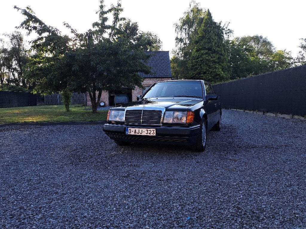 Mercedes W124 2.5 Turbo Diesel met 94000 Km, 4 deurs, Achterwielaandrijving, Zwart, Zwart