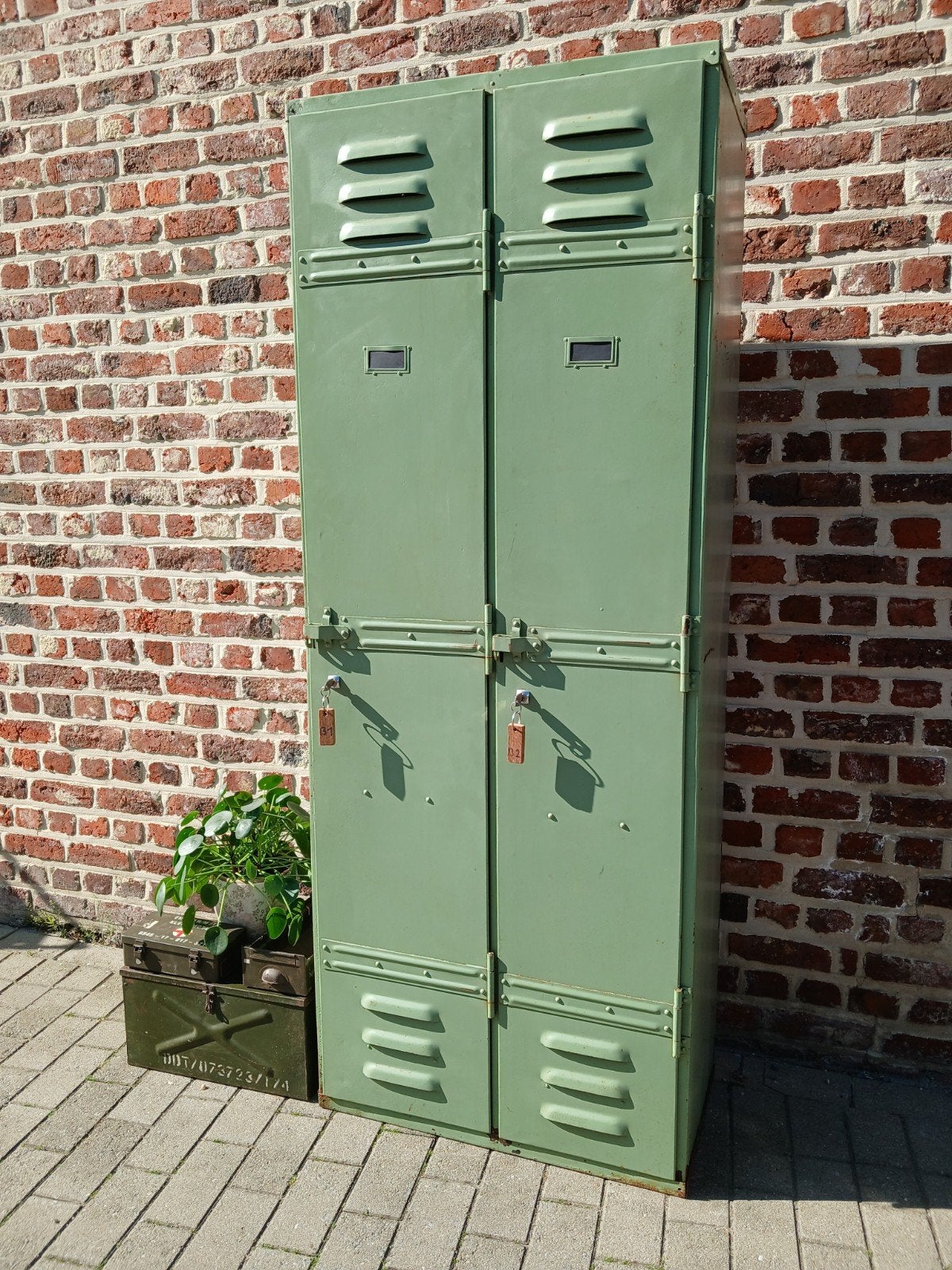 Vintage legerlocker lockerkast vestiare nr131, Antiek en Kunst, Curiosa en Brocante, Ophalen