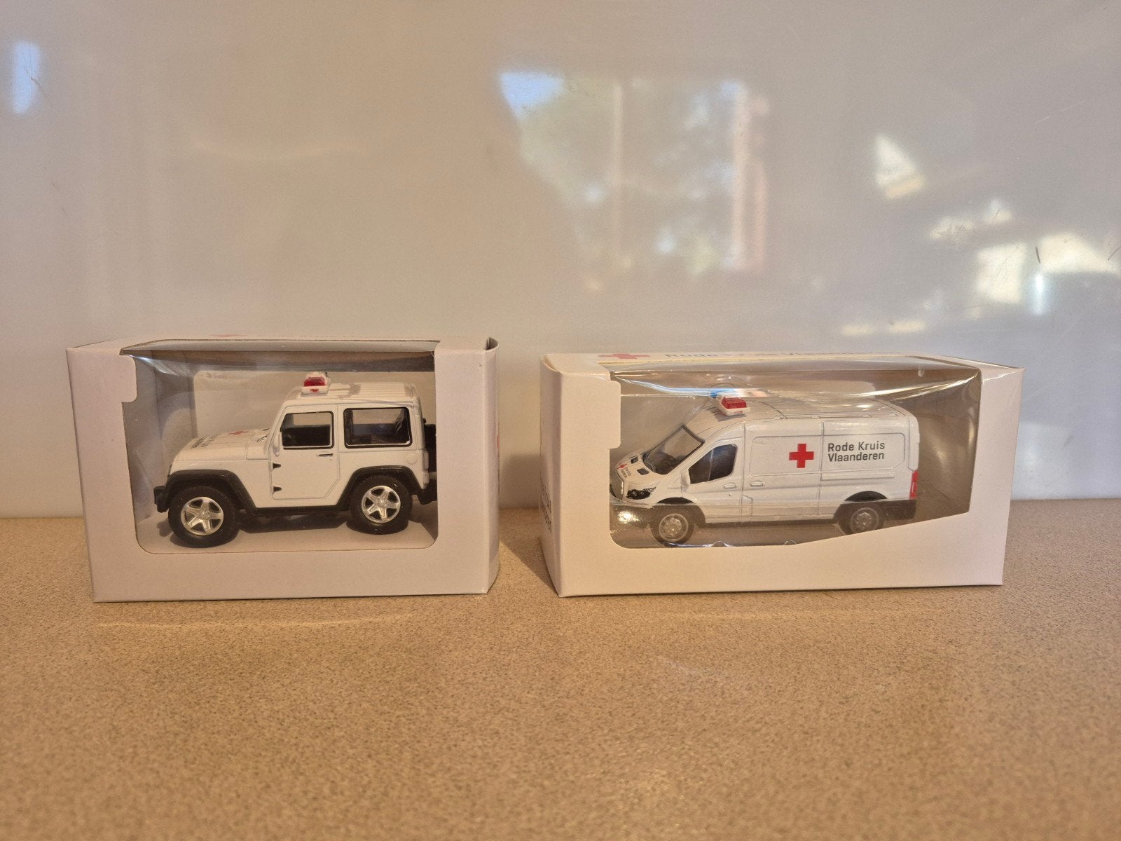 Rode Kruis Vlaanderen ambulance en jeep, Hobby & Loisirs créatifs, Enlèvement ou Envoi, Neuf, Voiture, Autres marques