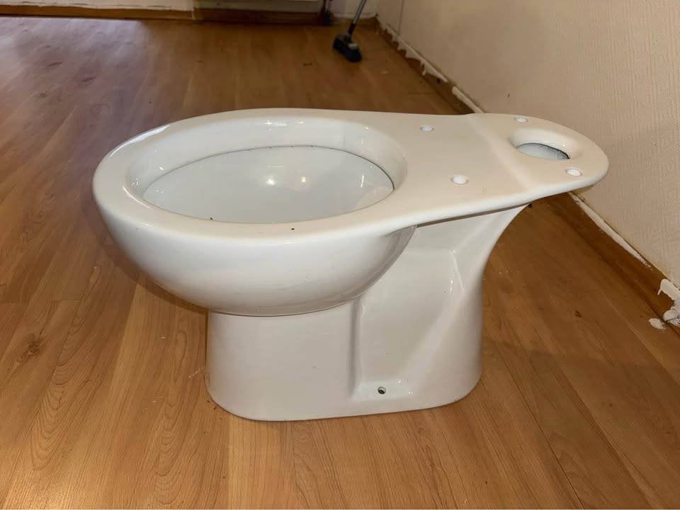 Staand keramisch toilet met verticale afvoer, Ophalen, Nieuw, Toilet