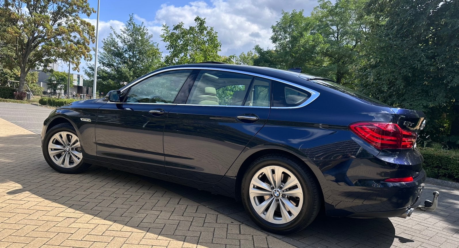 BMW 530dA GT xDrive Keyless Pano HUD Led Navi Camera Full, Automaat, Dealer onderhouden, 2993 cc, Blauw