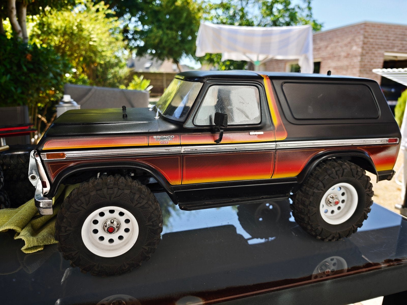 Traxxas 4 Bronco nearly new, light, rock led, metalen velgen, Hobby en Vrije tijd, Modelbouw | Radiografisch | Auto's, Elektro