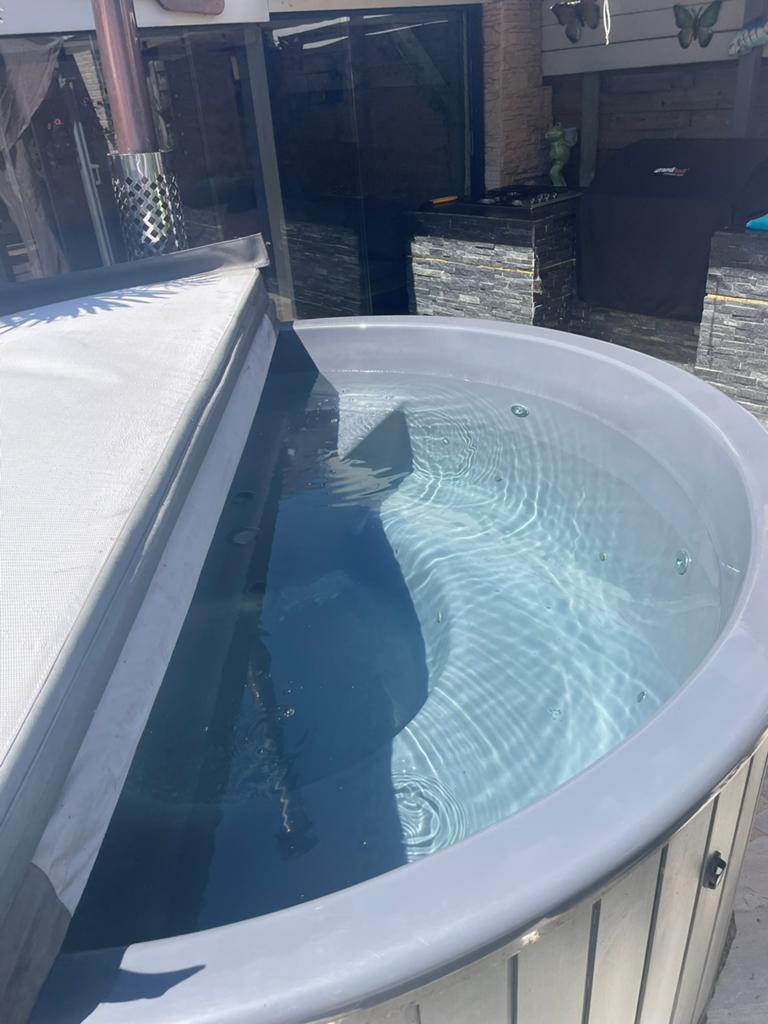 Hottub  met externe houtkachel tot 8 pers te koop, Ophalen, Zo goed als nieuw, Trap