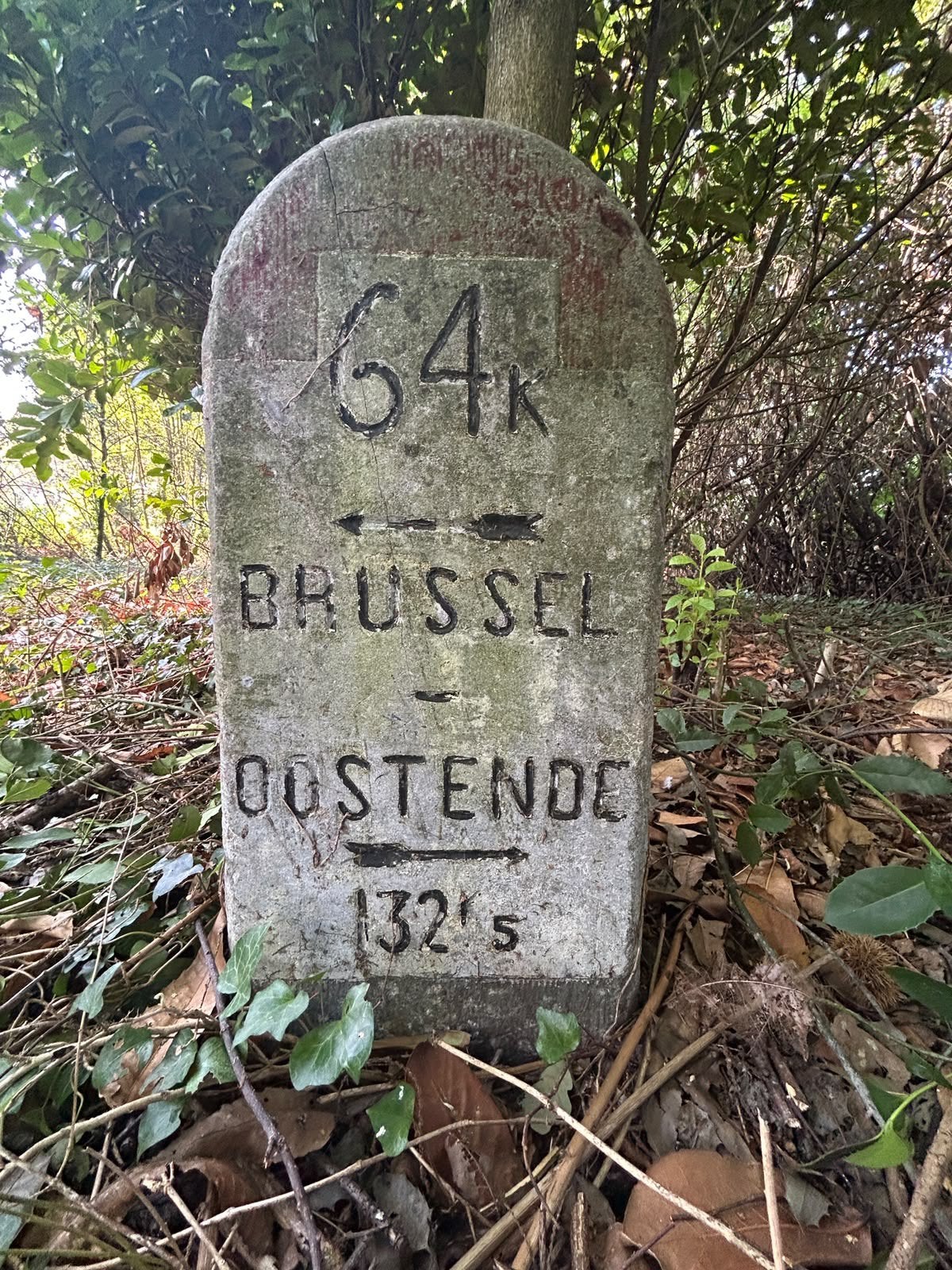 Zeldzame historische stenen richting-/kilometerpaal, Ophalen