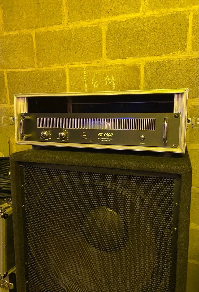 Subwoofers JBL JRX 218S + amp + speakon, Gebruikt, Inclusief kabels, Ophalen, 150 watt of meer