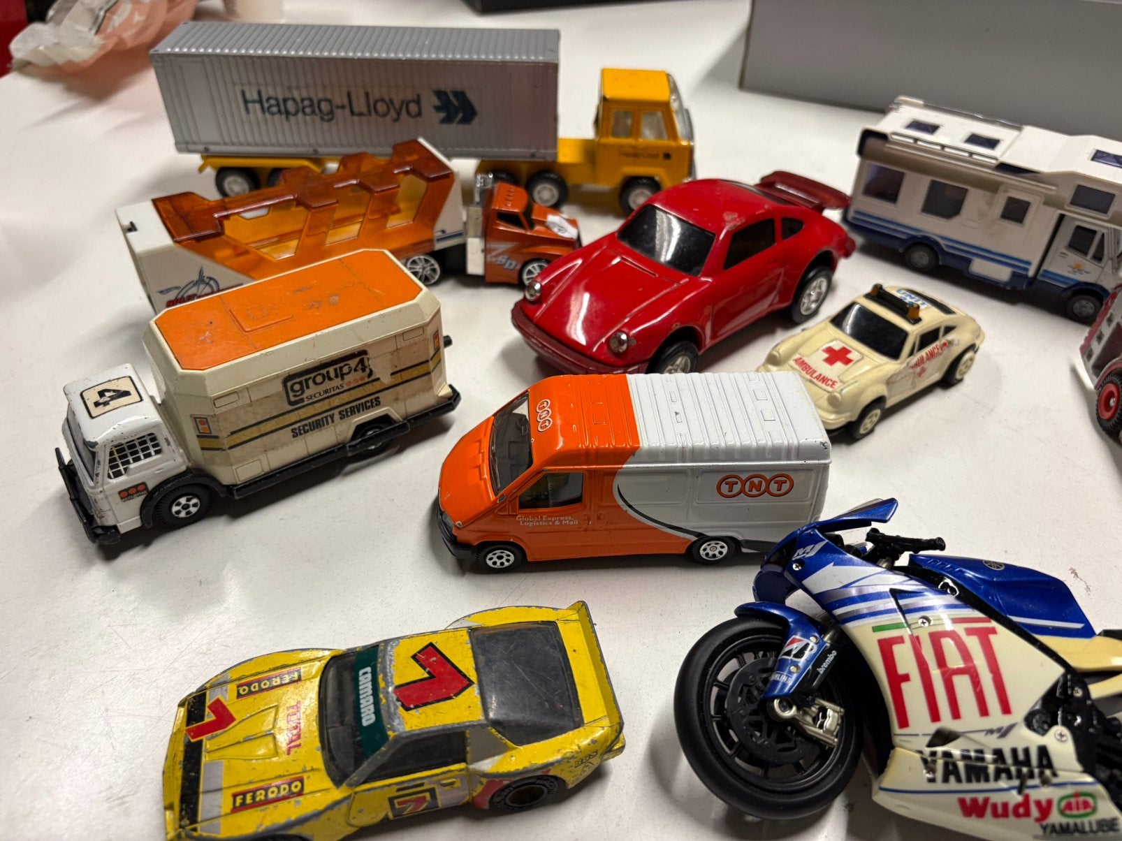 14 st Verzameling vintage  (Matchbox, Dinky, Corgi, Tonka), Enlèvement ou Envoi, Utilisé