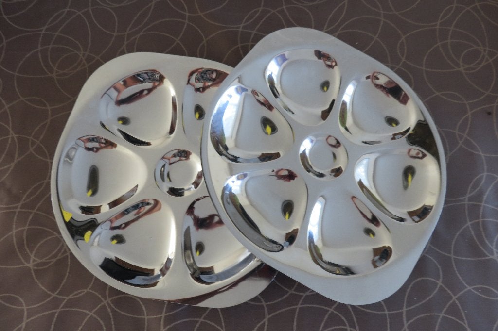 2 oesterborden in inox ; diameter 24 cm, Ophalen, Zo goed als nieuw, Bord(en)