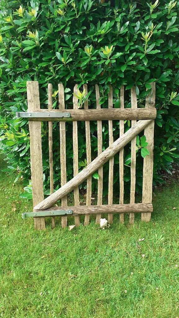 kastanjehouten hekwerk met poortje, Ophalen, Met poort, Gebruikt, Sierhekwerk