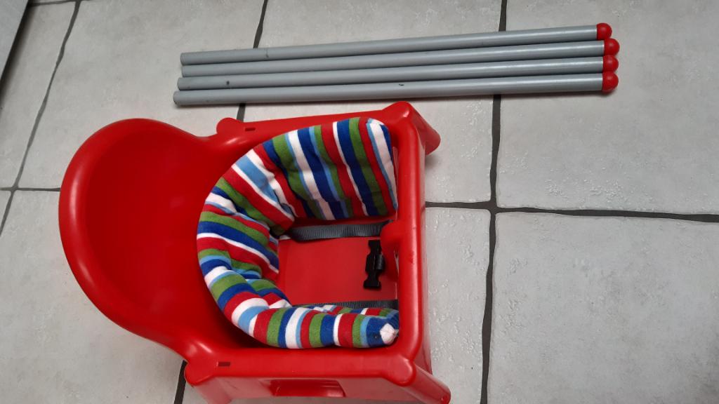Kinderstoel rood/ zilver, Ophalen, Zo goed als nieuw, Overige typen, Gordel(s)
