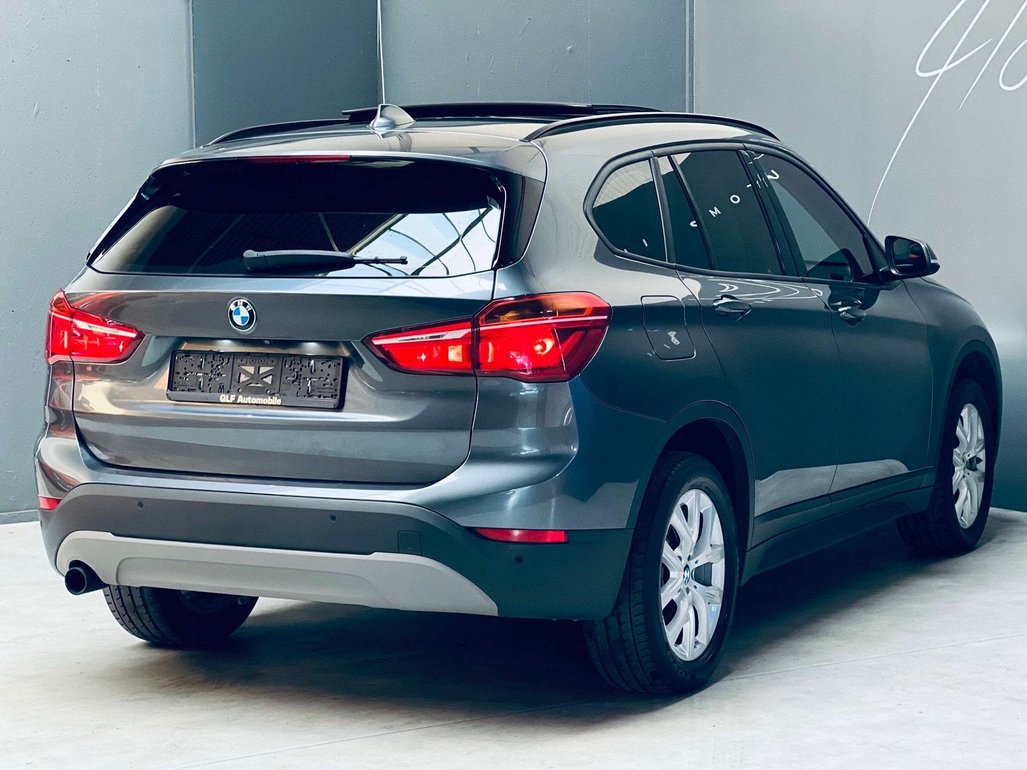 BMW X1 18d xDrive *TOIT PANORAMIQUE*CUIR*CAMERA DE RECUL*, Autos, Argent ou Gris, Achat, Entreprise, Boîte manuelle