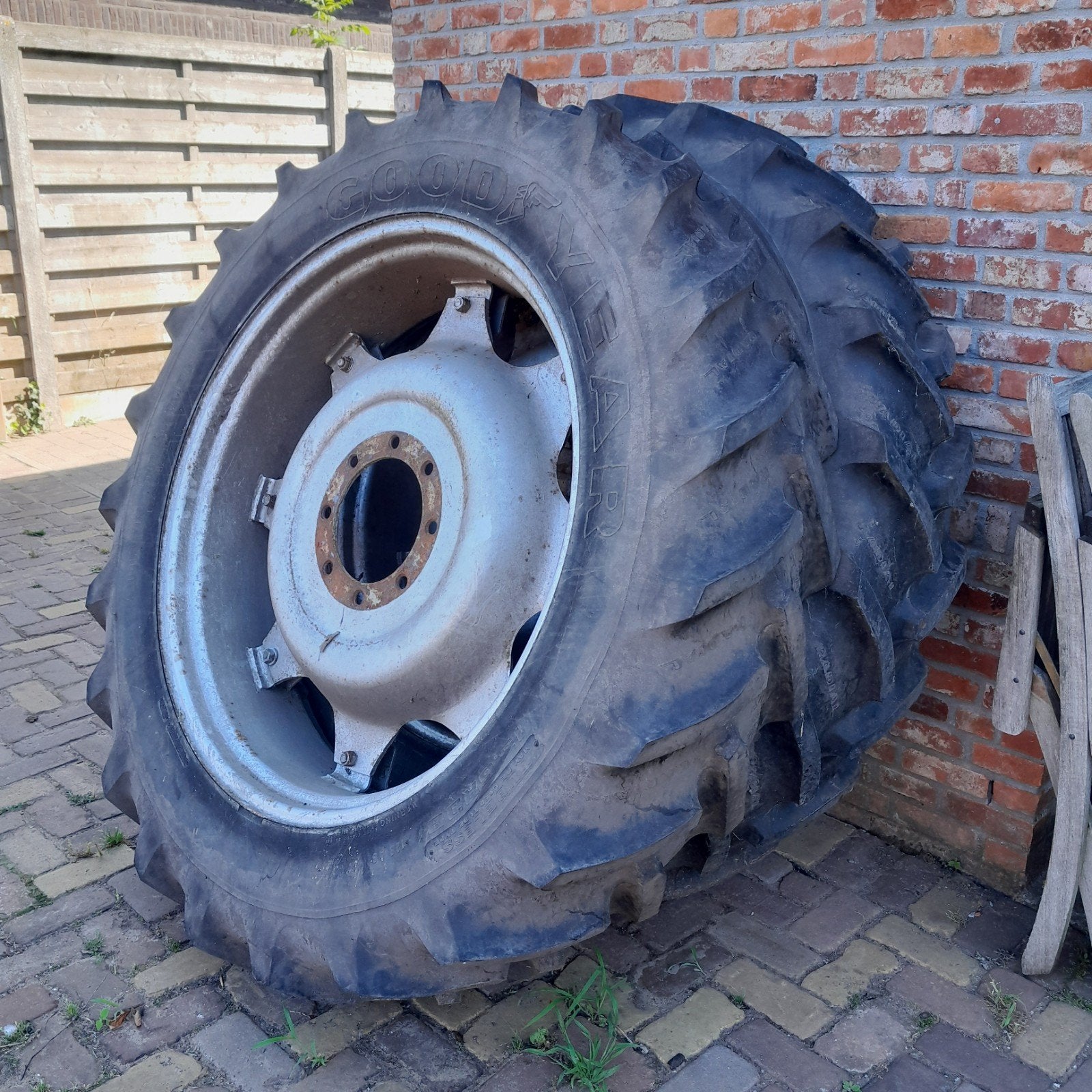 Set wielen 13.6-36 goodyear, Zakelijke goederen, Landbouw | Onderdelen | Banden, Velgen en Assen, Ophalen