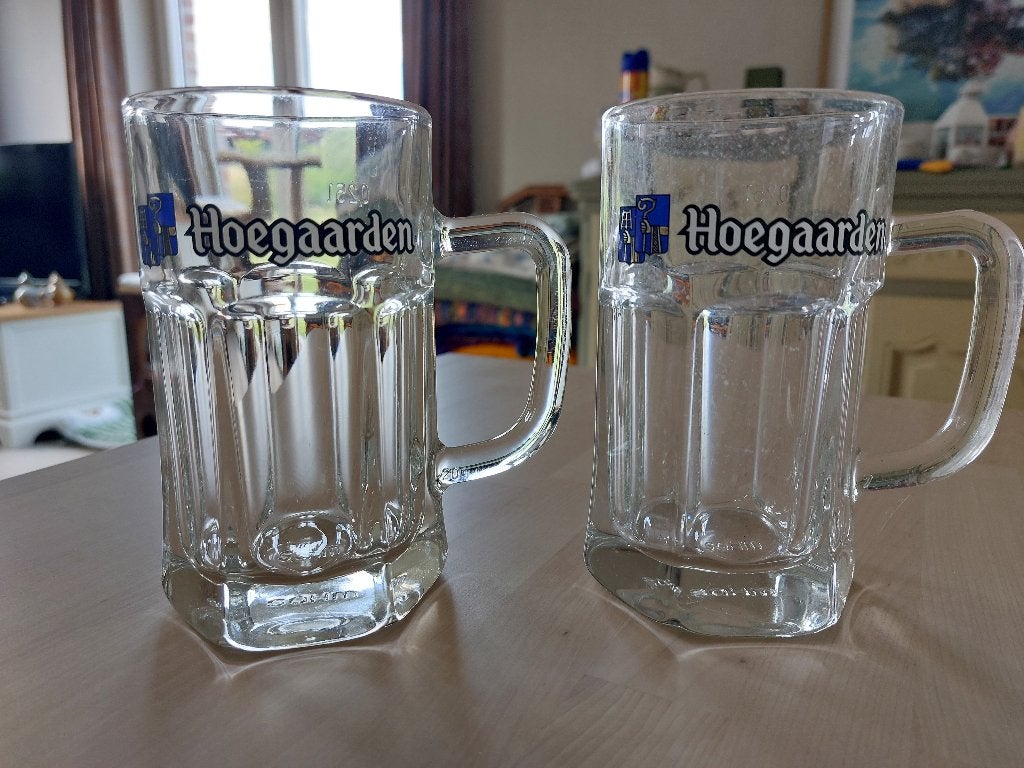 Hoegaarden bierglazen met handvat – set van 2, Verzamelen, Ophalen, Zo goed als nieuw, Bierglas