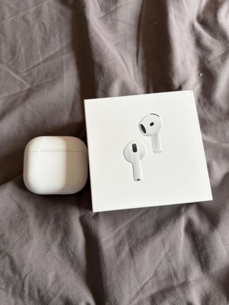 Airpods 4, Telecommunicatie, Mobiele telefoons | Oordopjes, Ophalen of Verzenden, Zo goed als nieuw