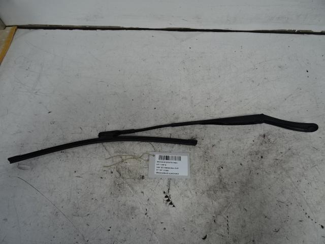 RUITENWISSERARM RECHTS VOOR Dacia Duster (HS), Dacia, Gebruikt, Mevr. I. Hauben, Rue de l'Espoir 34 34
4030  GRIVEGNÉE, BE