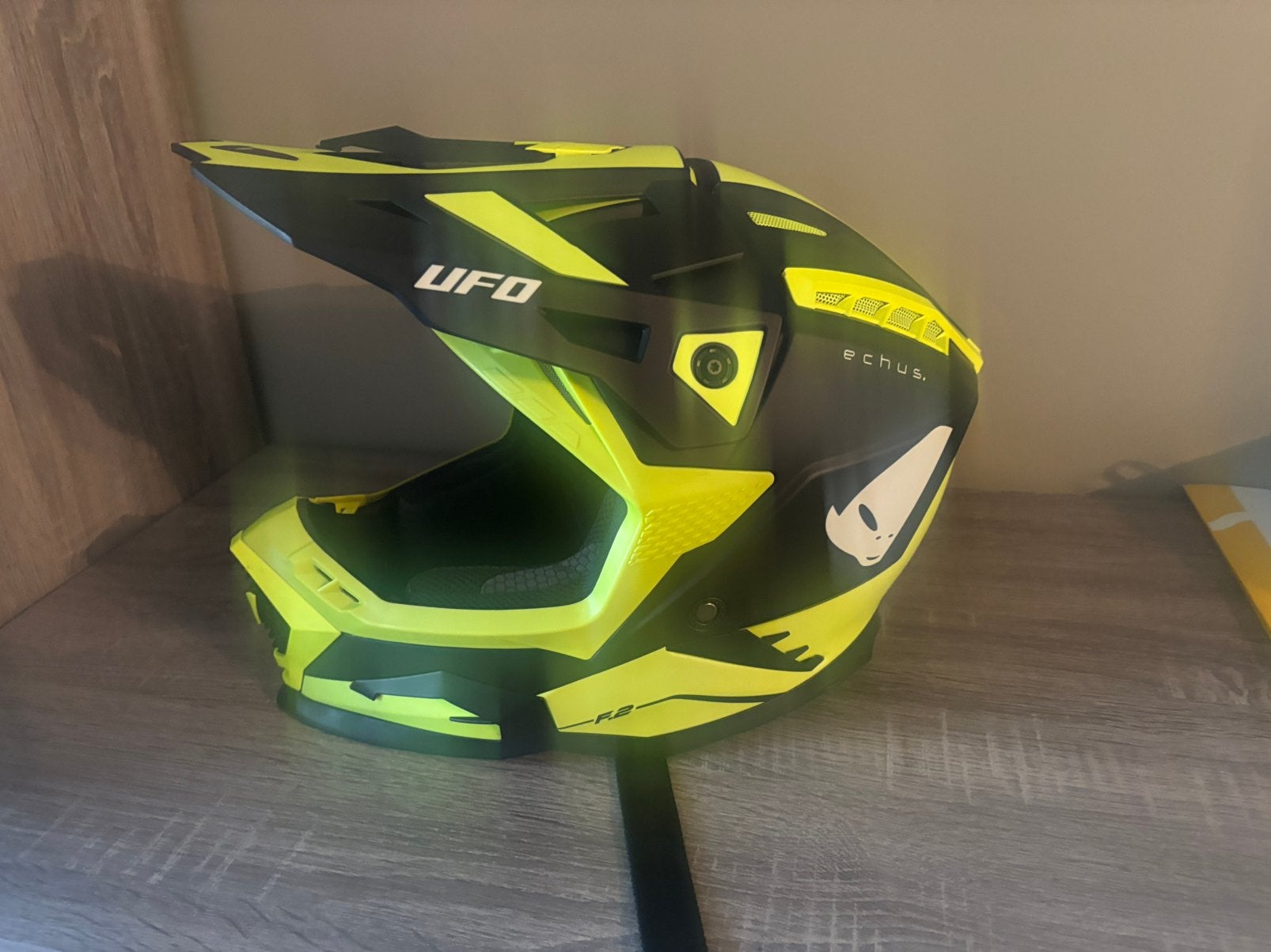 Helm, Enlèvement, Comme neuf