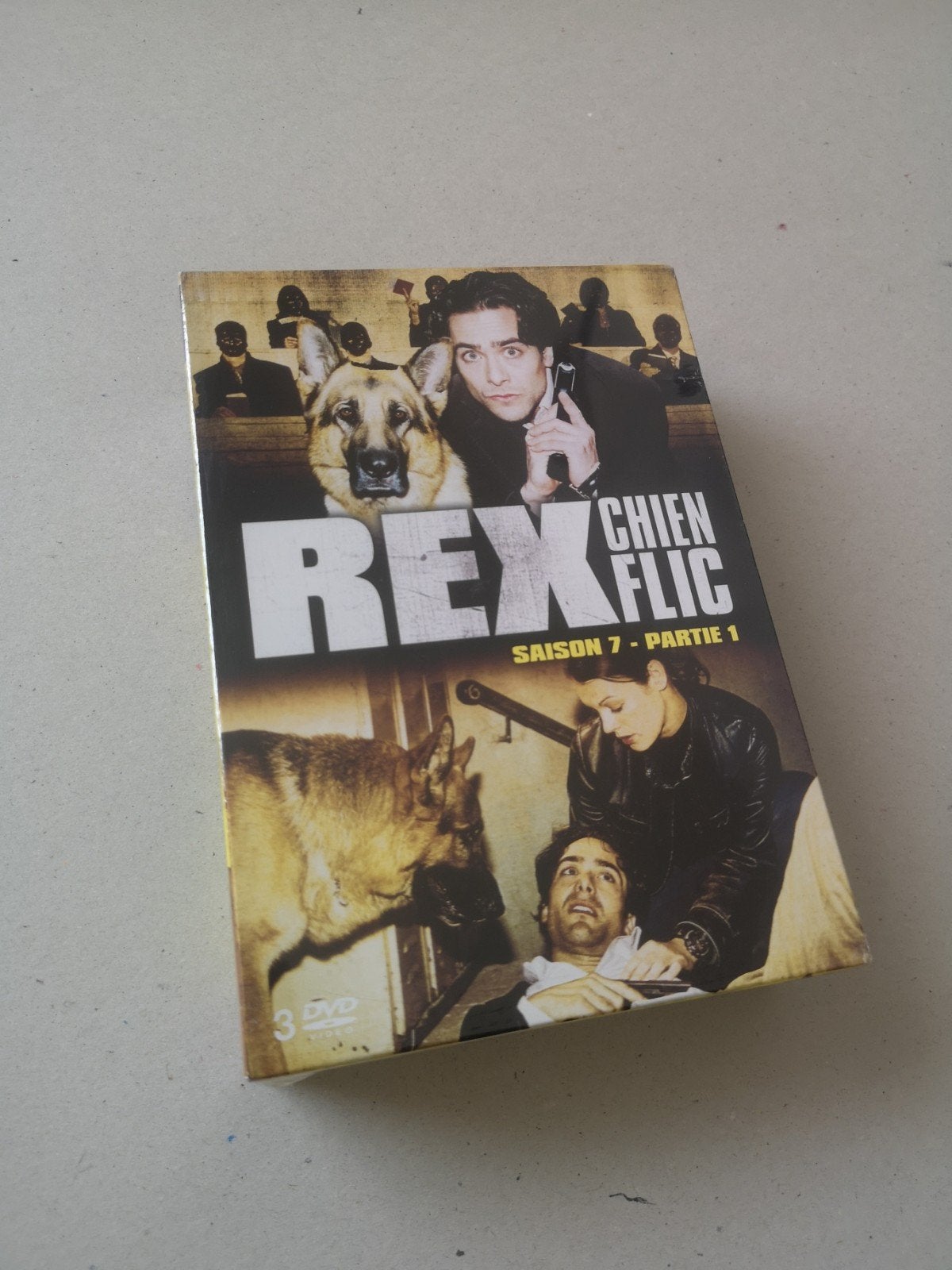 Coffret 3 DVD - Rex Chien Flic - Saison 7 Part 1 [NEUF], Enlèvement ou Envoi, Coffret