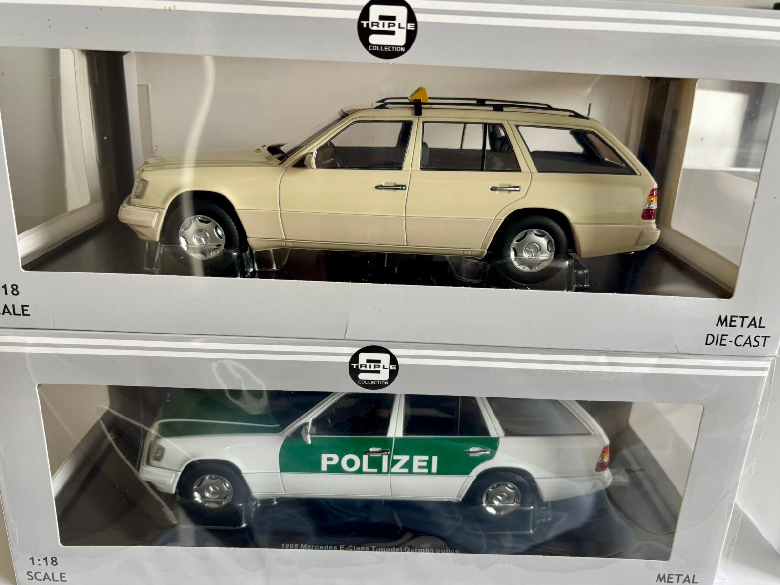 1:18 - 2X Mercedes E-class T-model, Enlèvement ou Envoi, Comme neuf