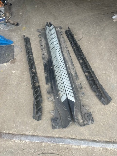 SIDESKIRT SET M50 BMW X6 (E71 / E72) (51777184419), Gebruikt, BMW, Petuelring 130
80809  München, DE, Bayerische Motoren Werke AG