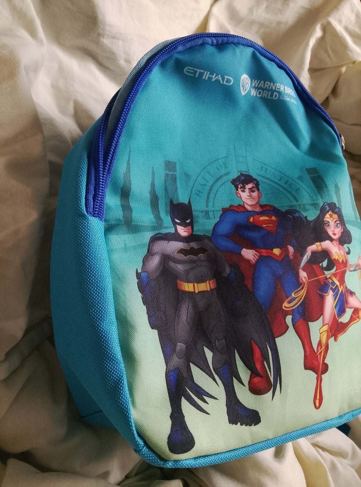 ETIHAD Warner Bros - sac à dos bleu clair avec des héros Mar, Enlèvement ou Envoi