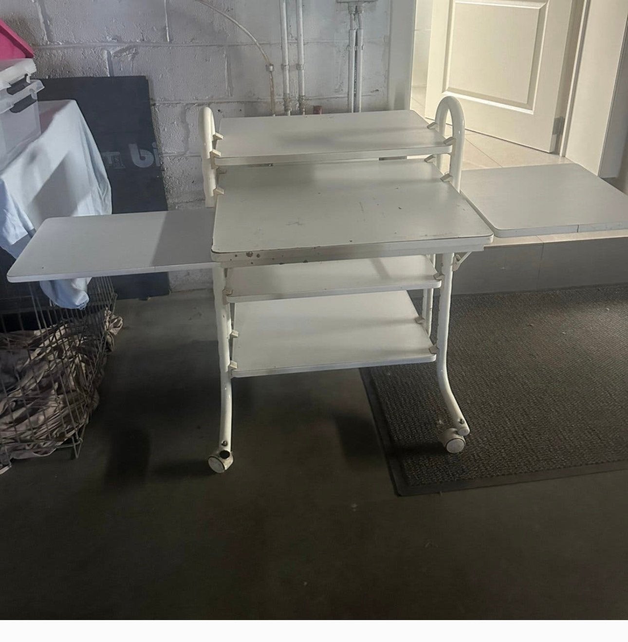 Tafel/ BBQ tafel /extra voor garage /tuin /hobby op wieltjes, Huis en Inrichting, Ophalen, Gebruikt