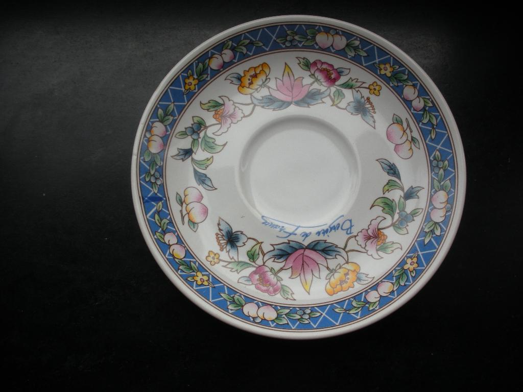 Tasses & soucoupes (6) en porcelaine de Corée., Enlèvement