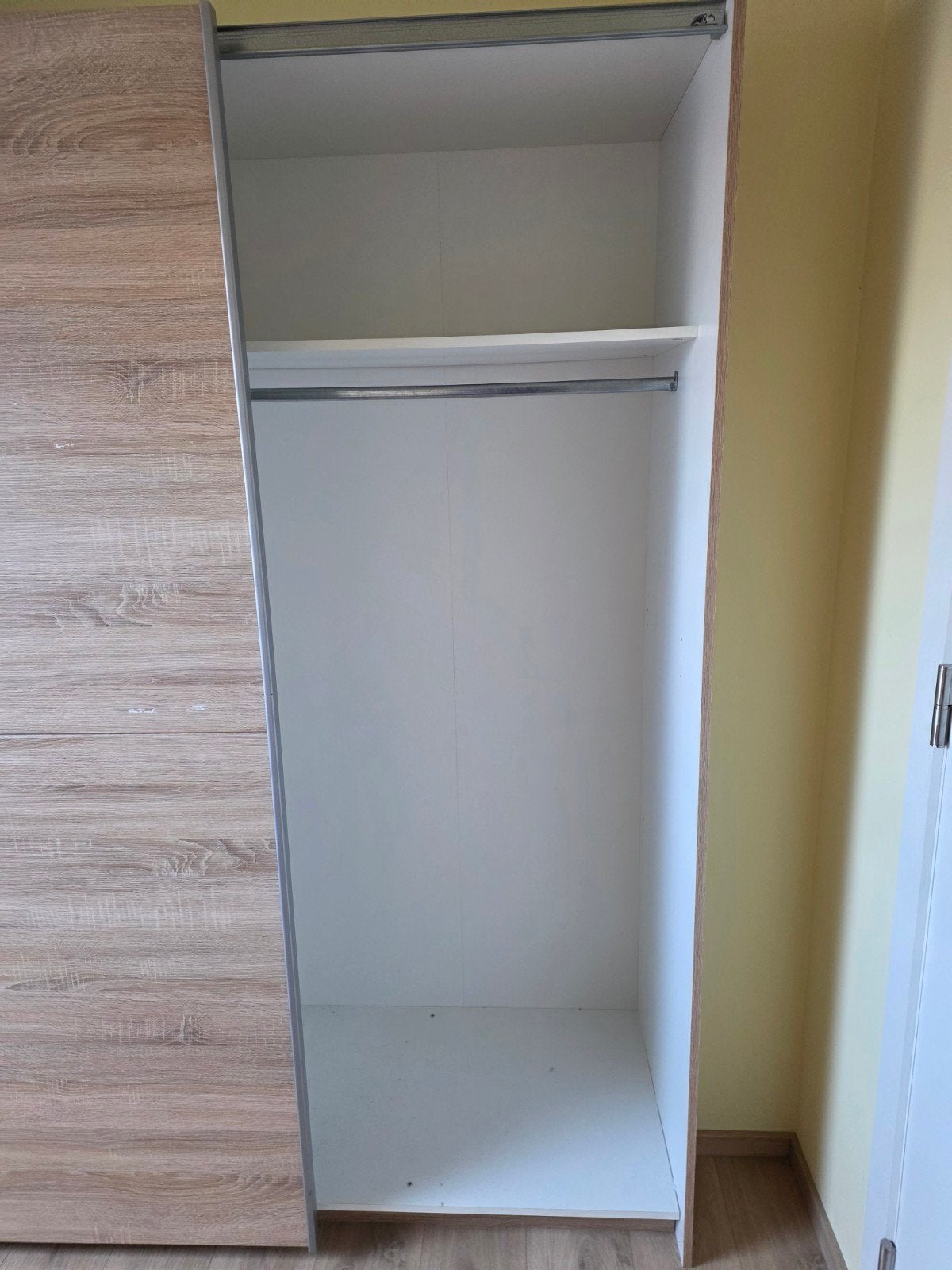 Armoire avec porte miroir, Avec porte(s), 150 à 200 cm, Utilisé, Autres essences de bois