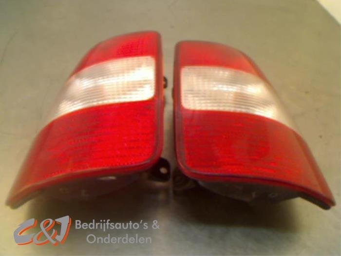 Kit feux arrière gauche + droite d'un Volkswagen Caddy, Volkswagen, -, 3 mois de garantie, Utilisé