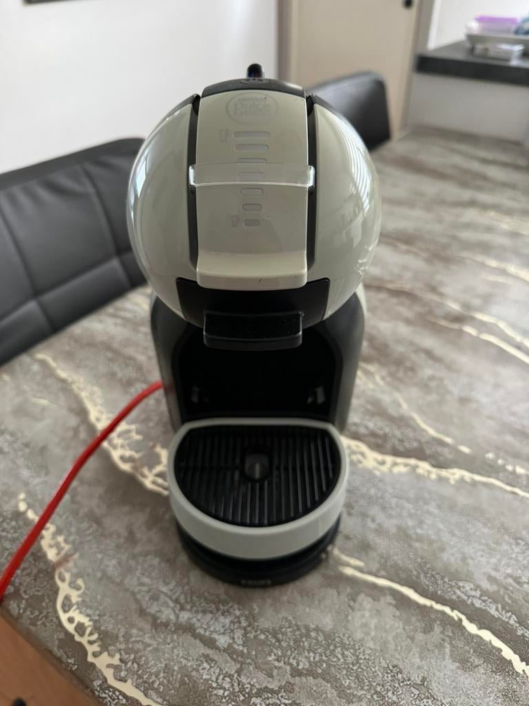 Dolce Gusto Nescafe koffiemachine, Elektronische apparatuur, Koffiezetapparaten, Ophalen, Zo goed als nieuw, Koffiemachine