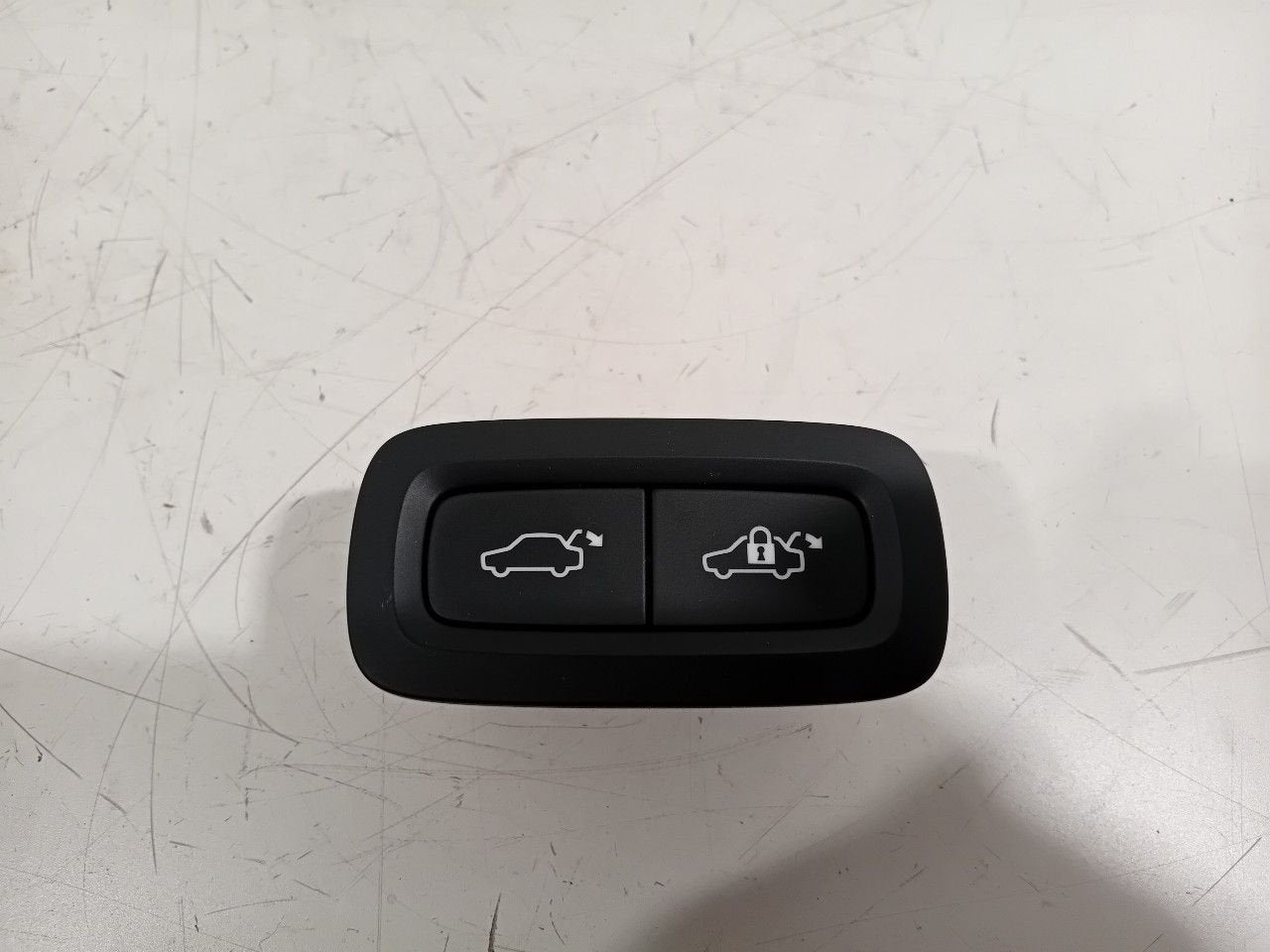 Kofferdeksel schakelaar Volvo XC60, Onderdelen@venauto.nl, Van der Ven Autorecycling B.V., Ettenseweg 76, 4706 PB Roosendaal, The Netherlands