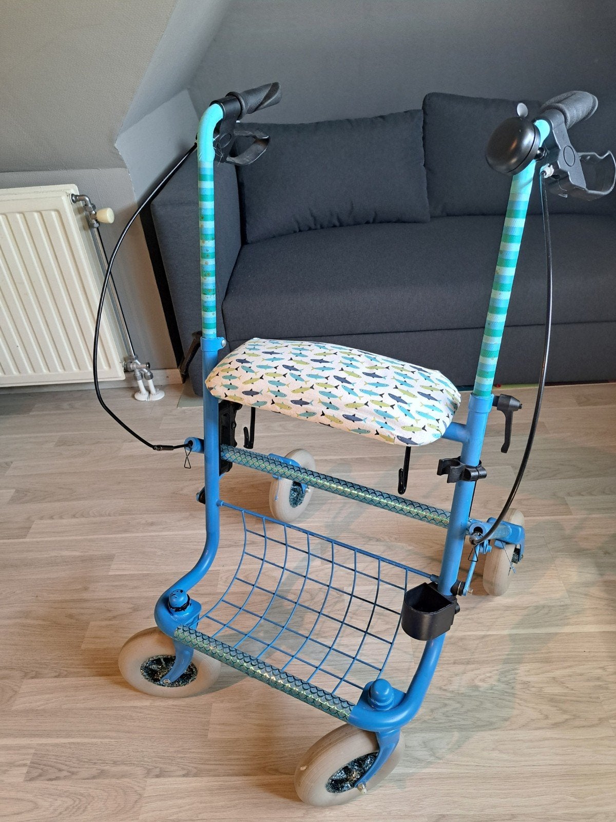 Stevige rollator met zitkussen, Ophalen
