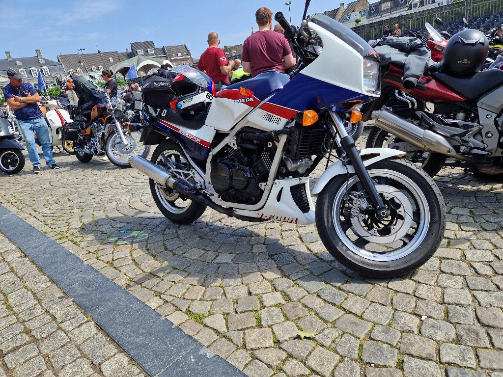 Honda VF750F Interceptor, Motoren, Motoren | Honda, Sportuitlaat, 4 cilinders, Motorrijbewijs A, Gebruikt
