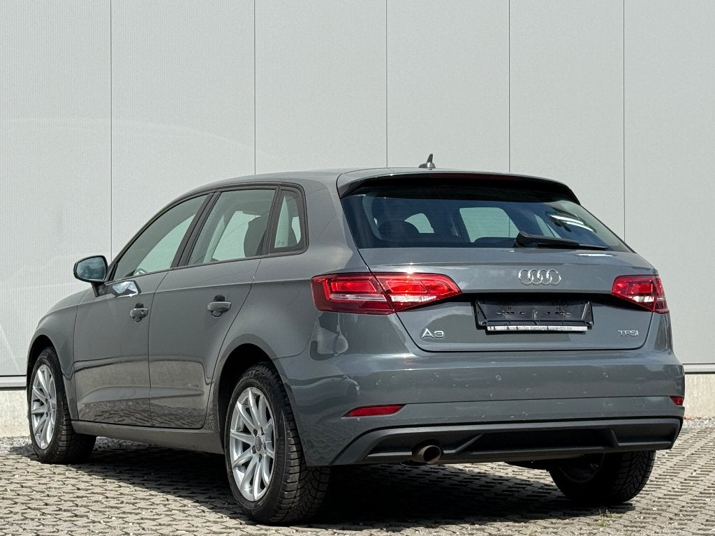 Audi A3 Sportback 1.0 TFSI Xenon Cruise Navi DigAirco Euro6, Stof, Euro 6, Bedrijf, 3 cilinders