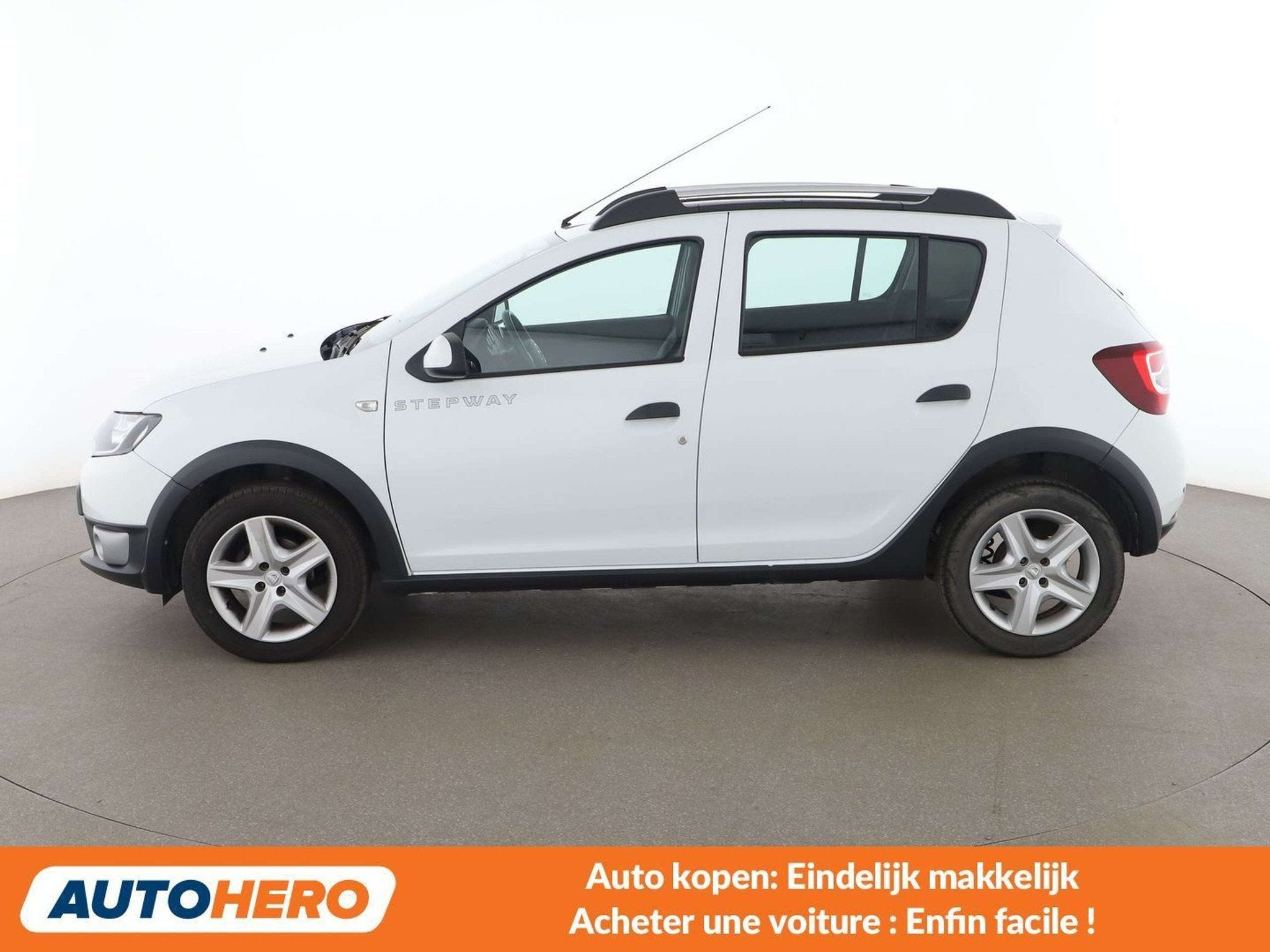 Dacia Sandero 0.9 TCe Stepway Prestige (bj 2016), Auto's, 898 cc, Stof, Gebruikt, Zwart