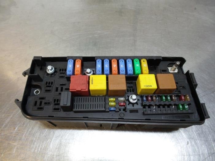 Boîte à fusibles d'un Opel Vectra (Vectra C 02-), -, Opel, Utilisé, -