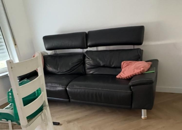 Banco de couro grátis, Huis en Inrichting, Zetels | Zetels, Gebruikt, Rechte bank, Driepersoons, 200 tot 250 cm, 100 tot 125 cm