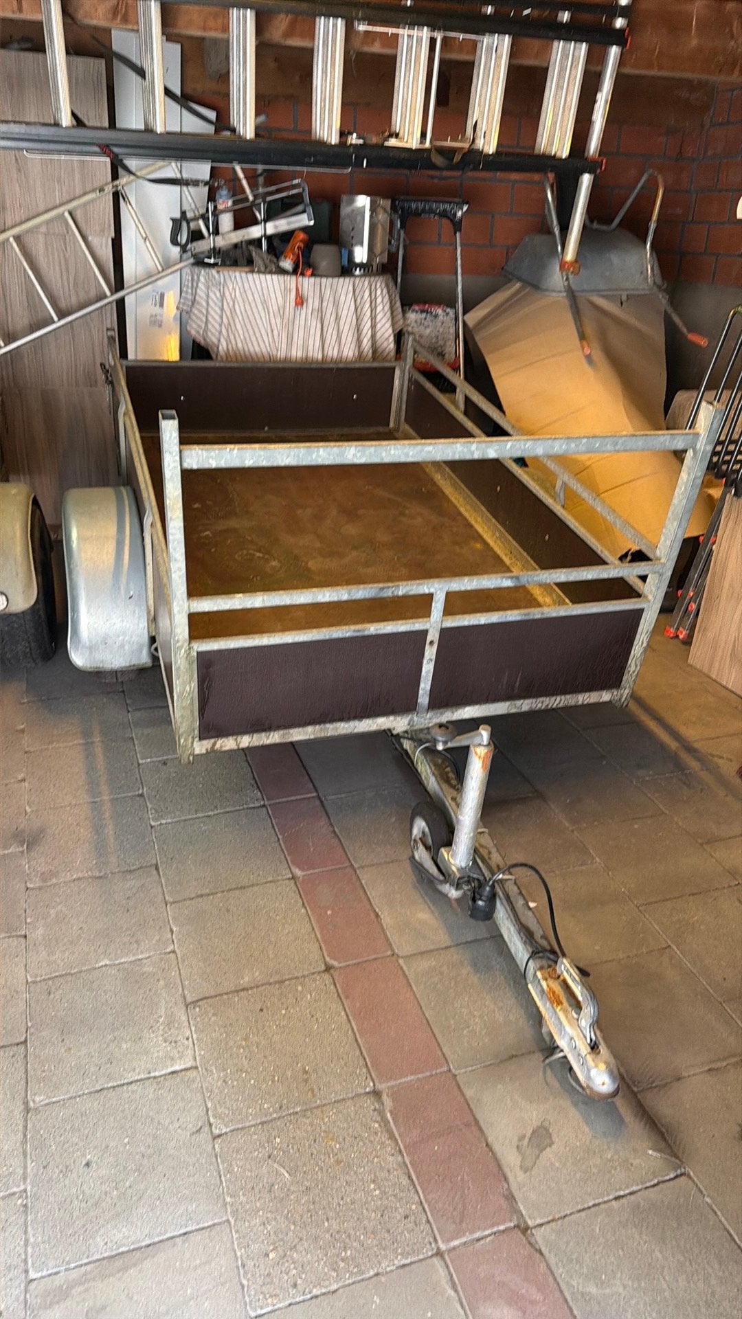 Aanhangwagen, Enlèvement, Utilisé