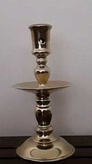 17e eeuwse schijfkandelaar, Antiek en Kunst, Antiek | Kandelaars, Ophalen of Verzenden, Koper of Brons