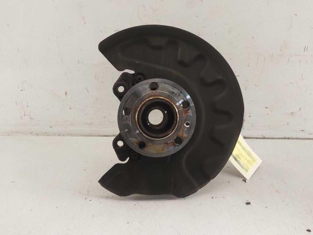 FUSEE AVANT GAUCHE Skoda Fabia III (NJ3) (01-2014/06-2021), Utilisé, Info@skoda-auto.de, Skoda, Max-Planck-Straße  3-5
64331  Weiterstadt, DE