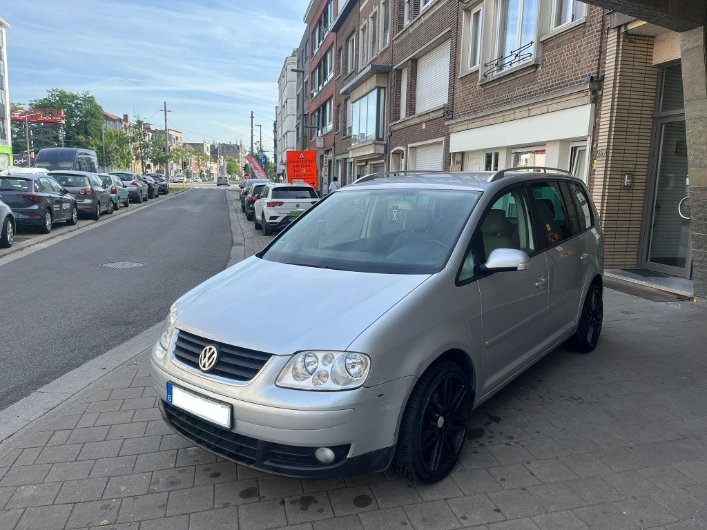 Volkswagen Touran 1.6i Benzine Automaat Gekeurd met carpass, Argent ou Gris, Entreprise, Carnet d'entretien, 5 portes